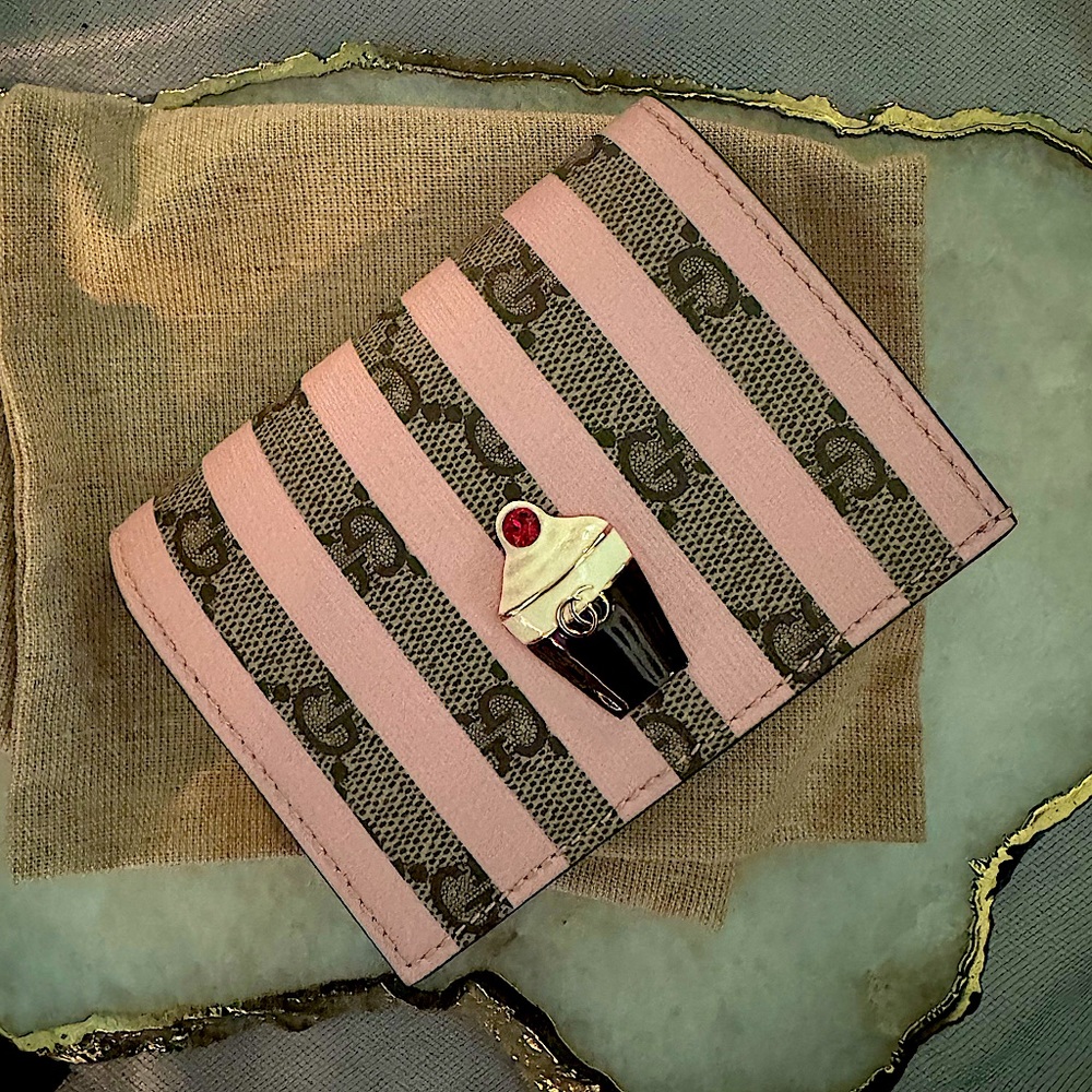 Gucci mini wallet NWT in BOX